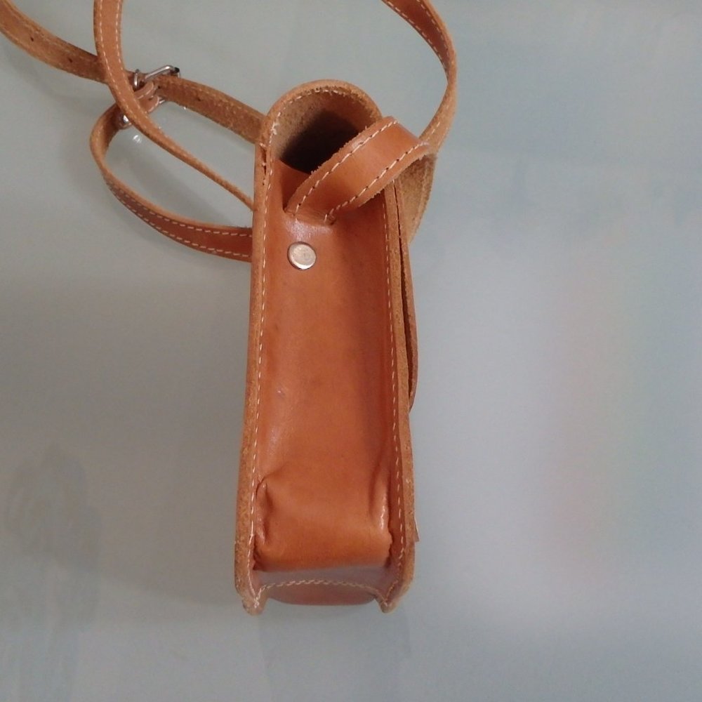 Small Square Tan Leather Purse - Sturdy Quality! - Picture 7 of 10